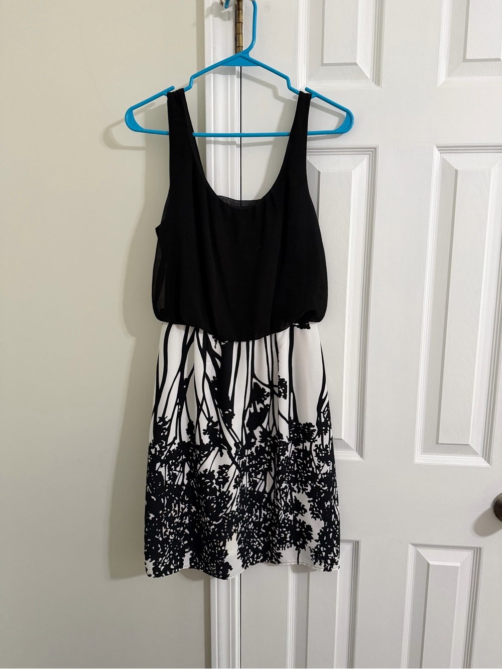 Black and White Floral Print Sleeveless Dress